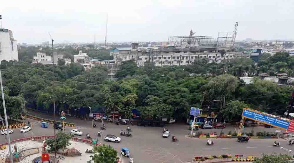 इंदौर में 182 हरे-भरे पेड़ों की कटाई को हाई कोर्ट की सशर्त मंजूरी, हजारों पक्षी होंगे प्रभावित इंदौर में 182 हरे-भरे पेड़ों की कटाई को हाई कोर्ट की सशर्त मंजूरी, हजारों पक्षी होंगे प्रभावित