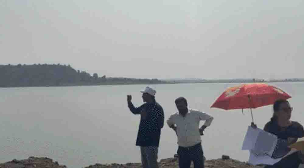 केरवा डैम के ग्रीन बेल्ट में 19 जगह अतिक्रमण चिन्हित, रेस्टोरेंट भी शामिल, पूर्व मुख्यमंत्री के बेटे का निर्माण भी मिला केरवा डैम के ग्रीन बेल्ट में 19 जगह अतिक्रमण चिन्हित, रेस्टोरेंट भी शामिल, पूर्व मुख्यमंत्री के बेटे का निर्माण भी मिला
