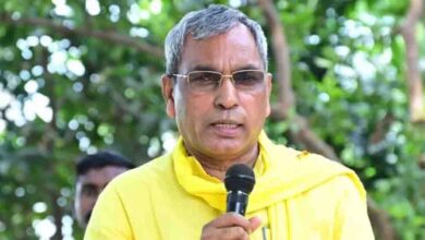 ‘EVM से चुनाव हो तो दिक्कत, बैलट पेपर से हो तो दिक्कत’, ओपी राजभर ने अखिलेश पर कसा तंज
