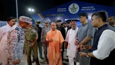 प्रधानमंत्री मोदी के आगमन और एयर शो के मद्देनजर मुख्यमंत्री योगी ने तैयारियों की समीक्षा की