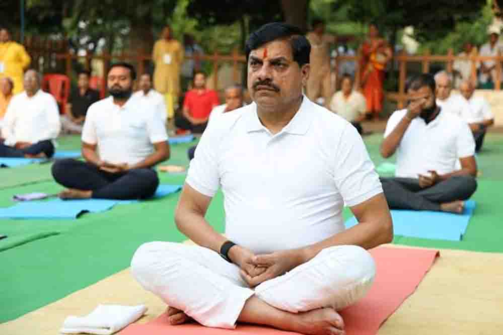 मुख्यमंत्री डॉ. मोहन यादव ने जामली (सेंधवा) के गायत्री धाम में किया योगाभ्यास मुख्यमंत्री डॉ. मोहन यादव ने जामली (सेंधवा) के गायत्री धाम में किया योगाभ्यास