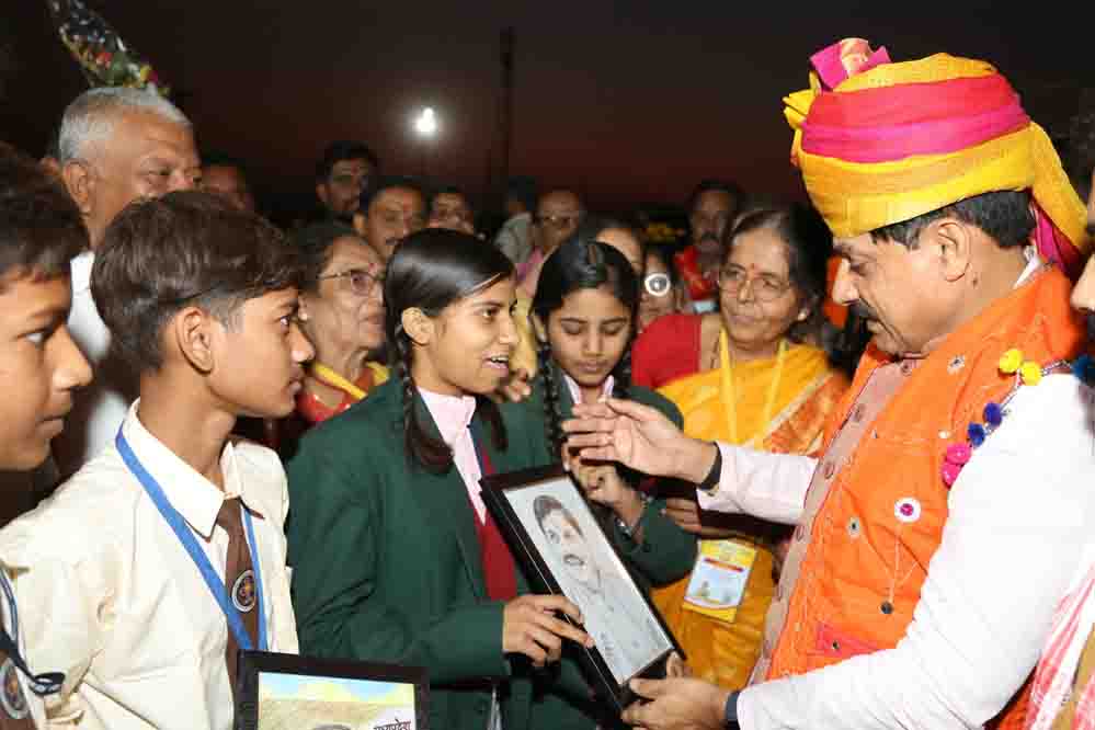 सीएम मोहन यादव का बड़ा ऐलान, सेंधवा में बनेगा खुपसदेव लोक; अजगरिया में 200 सीटर छात्रावास की सौगात सीएम मोहन यादव का बड़ा ऐलान, सेंधवा में बनेगा खुपसदेव लोक; अजगरिया में 200 सीटर छात्रावास की सौगात