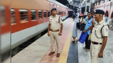 दीपावली से पहले रेलवे का अलर्ट, स्टेशन या ट्रेन में पटाखे लेकर पहुंचे तो होगी सख्त कार्रवाई