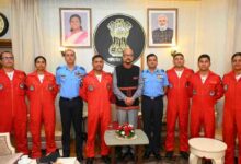 राज्यपाल रमेन डेका से एयर ऑफिसर कमांडिंग नंदा कुमार बाला ने की सौजन्य भेंट