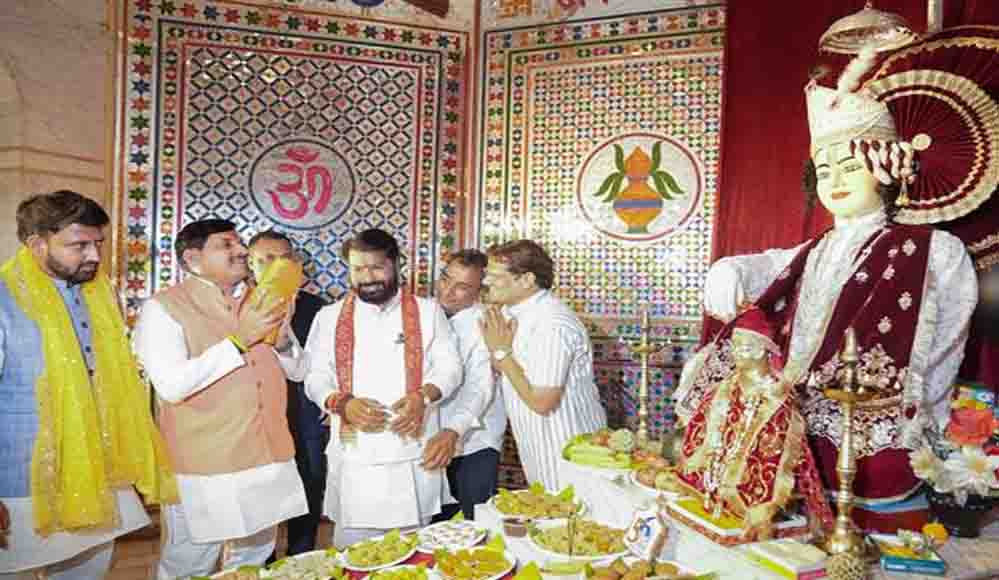 सीएम मोहन यादव ने उज्जैन में गुरु महाराज टेकचंद जी के 215वें समाधि पर्व पर किए दर्शन, धर्मस्थल के लिए ₹1 करोड़ देने की घोषणा