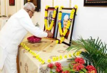 राज्यपाल पटेल ने महात्मा गांधी और पूर्व प्रधानमंत्री स्व. शास्त्री को किया नमन