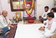 मुख्यमंत्री डॉ. यादव ने स्व. दिव्यऋषि तिवारी के निवास पहुंचकर परिजन को दी सांत्वना