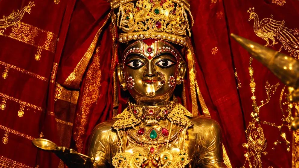 पश्चिम बंगाल में 400 साल पुरानी दुर्गा पूजा, 360 दिन बैंक लॉकर में रहती है मां की स्वर्ण प्रतिमा