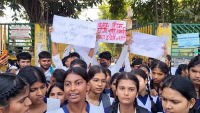 भोपाल के सरकारी स्कूल में छात्रों का हल्लाबोल, शिक्षिका पर घर का काम कराने और मारपीट के आरोप