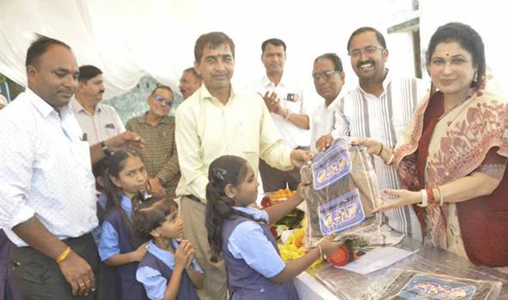 शिक्षा से होगी तरक्की की राह प्रशस्त, बच्चों को नियमित रूप से भेजें स्कूल: राज्यमंत्री गौर शिक्षा से होगी तरक्की की राह प्रशस्त, बच्चों को नियमित रूप से भेजें स्कूल: राज्यमंत्री गौर