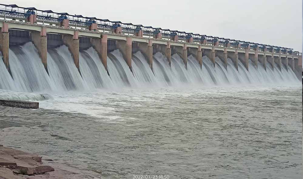योगी सरकार ने बदली यूपी की जर्जर जल संरचनाओं की तस्वीर, सिंचाई और बाढ़ नियंत्रण को मिली नई ताकत योगी सरकार ने बदली यूपी की जर्जर जल संरचनाओं की तस्वीर, सिंचाई और बाढ़ नियंत्रण को मिली नई ताकत