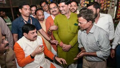 मुख्यमंत्री डॉ. यादव ने बरेला में सड़क किनारे लगी दुकान पर पी चाय