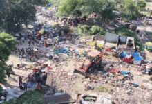 इंदौर में RE-2 पर बुलडोजर कार्रवाई का विरोध, लोगों ने किया पथराव; पुलिस ने किया लाठीचार्ज