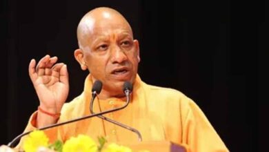 योगी सरकार का बड़ा फैसला: हिंसक सत्ता परिवर्तन की मांग करने वालों को नहीं मिलेगी सरकारी नौकरी?