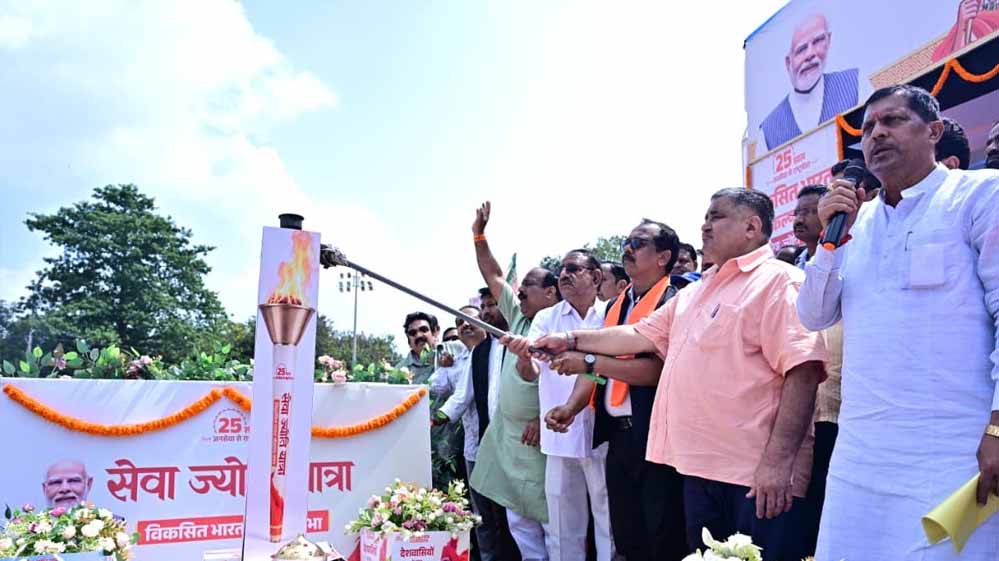 विकसित भारत के संकल्प से जगमगाया जशपुर, पर्यटन मंत्री राजेश अग्रवाल के नेतृत्व में निकली ‘सेवा ज्योति यात्रा’