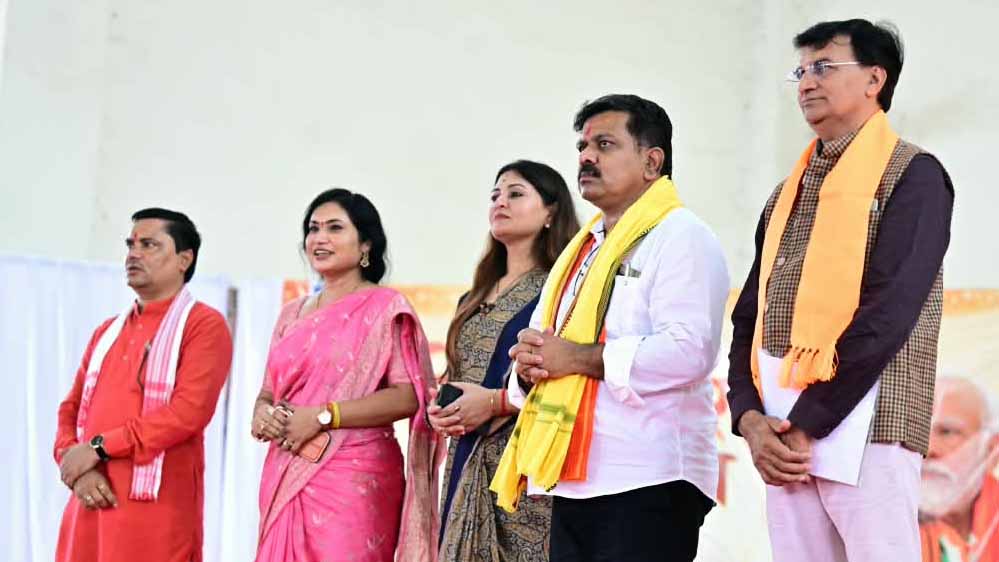 रायपुर : सेवा संकल्प अभियान के तहत कबीरधाम में निकली भव्य सेवा ज्योति यात्रा, उप मुख्यमंत्री विजय शर्मा हुए शामिल रायपुर : सेवा संकल्प अभियान के तहत कबीरधाम में निकली भव्य सेवा ज्योति यात्रा, उप मुख्यमंत्री विजय शर्मा हुए शामिल