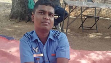 हैदराबाद में फर्जी एयरफोर्स अफसर गिरफ्तार, वर्दी पहन परेड ग्राउंड में खिंचवा रहा था फोटो