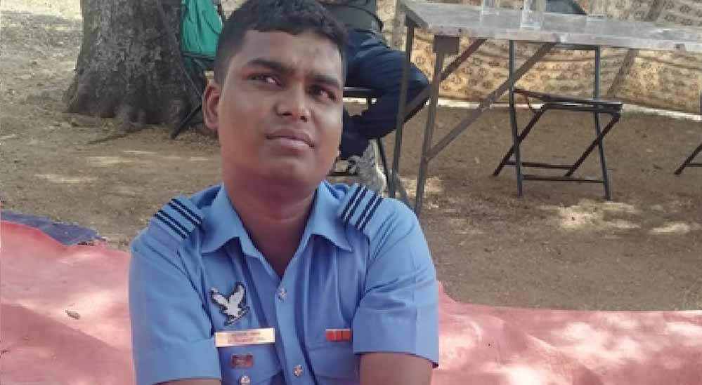 हैदराबाद में फर्जी एयरफोर्स अफसर गिरफ्तार, वर्दी पहन परेड ग्राउंड में खिंचवा रहा था फोटो