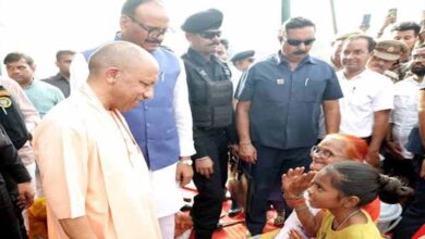 योगी सरकार के निर्देश पर लखनऊ के बाढ़ प्रभावित क्षेत्रों में राहत कार्य युद्धस्तर पर जारी