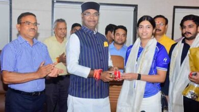 एशियन गेम्स पदक विजेता आशी-ऐश्वर्य से मिले मंत्री सारंग, बोले- 6 साल की उम्र से तराशेंगे खेल प्रतिभाएं