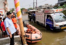 बाढ़ प्रभावितों को राहत पहुंचाने के लिए युद्ध स्तर पर कार्य कर रही योगी सरकार, नगर विकास मंत्री ने फैजुल्लागंज-दाउदनगर में किया निरीक्षण