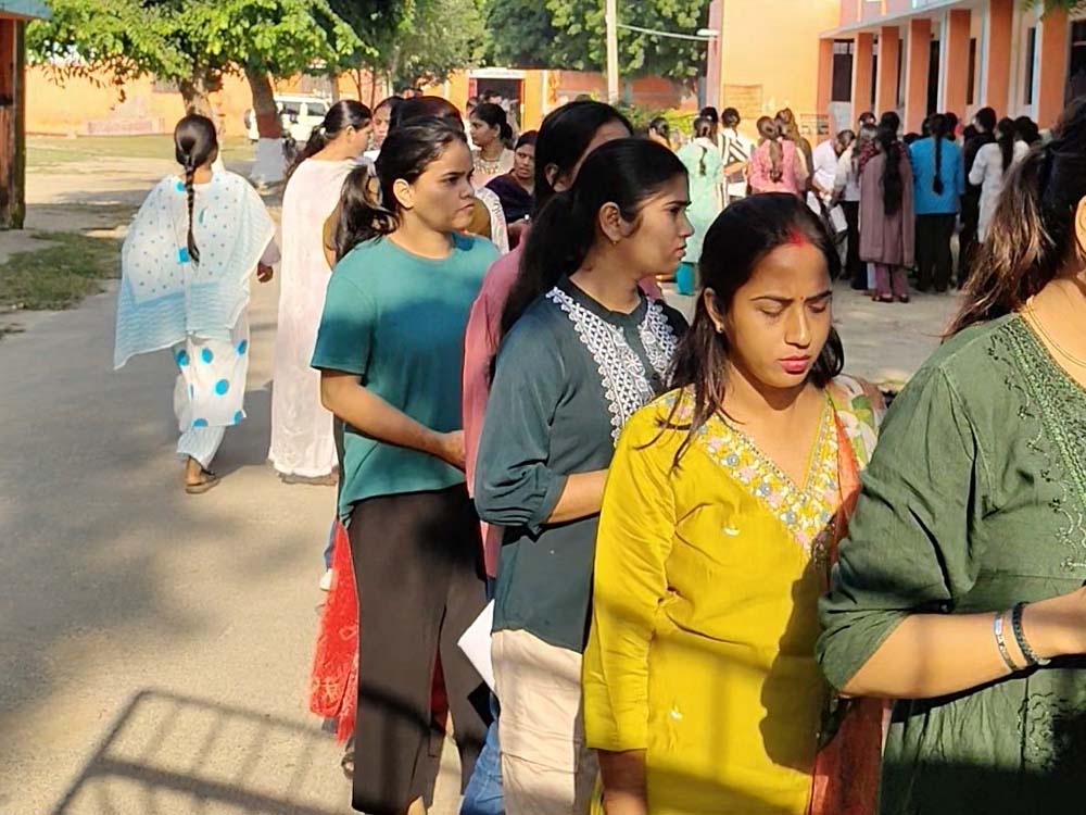 Bilaspur में SET परीक्षा के दौरान कलावा काटने पर बवाल, कोतवाली पुलिस ने संभाला मोर्चा