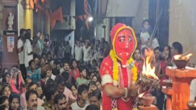 खप्पर यात्रा में आधी रात तलवार लेकर निकलीं देवी, डिप्टी CM विजय शर्मा ने किए दर्शन