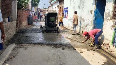 दुर्ग में सीमेंट सड़क निर्माण में गड़बड़ी पर महापौर ने लगाई फटकार दुर्ग में सीमेंट सड़क निर्माण में गड़बड़ी पर महापौर ने लगाई फटकार