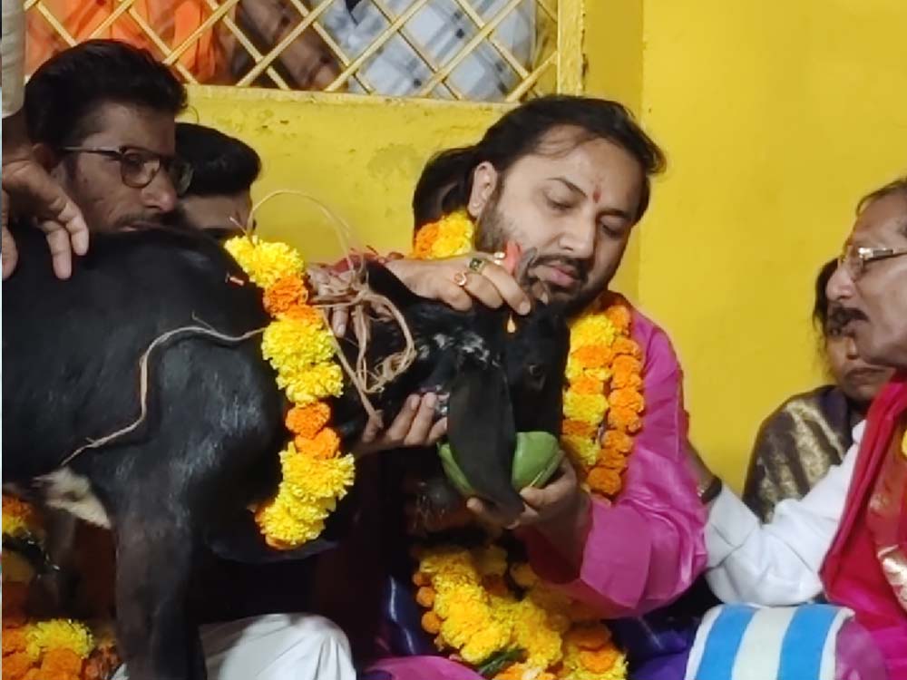 बस्तर दशहरा में निभाई गई निशा जात्रा की परंपरागत रस्म