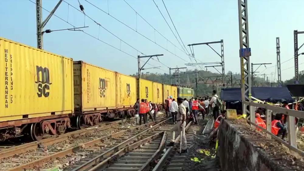बस्तर में भारी बारिश और भूस्खलन से रेल यातायात प्रभावित, ट्रेनें और मालगाड़ियां थमीं