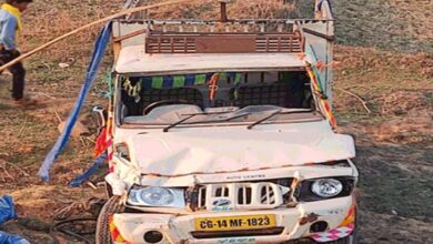 बस्तर नेशनल हाईवे पर झीरम घाटी में पलटा पिकअप, 1 की मौत और 16 घायल बस्तर नेशनल हाईवे पर झीरम घाटी में पलटा पिकअप, 1 की मौत और 16 घायल