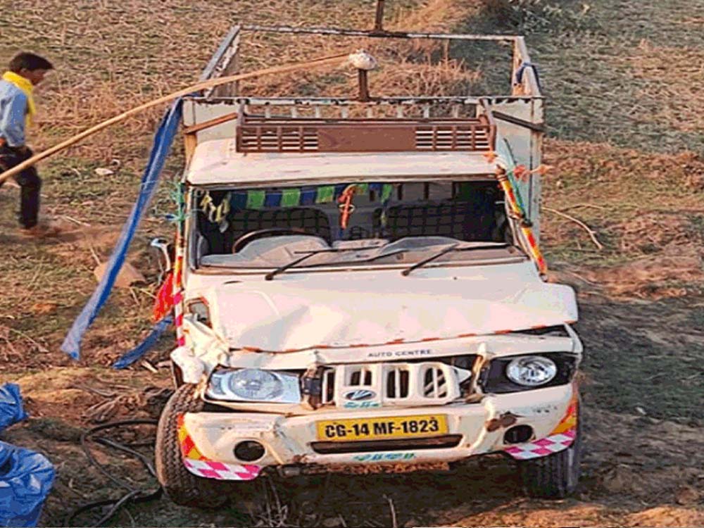 बस्तर नेशनल हाईवे पर झीरम घाटी में पलटा पिकअप, 1 की मौत और 16 घायल बस्तर नेशनल हाईवे पर झीरम घाटी में पलटा पिकअप, 1 की मौत और 16 घायल