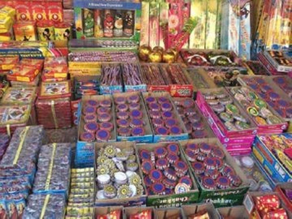 CG में पटाखा दुकानों का 29 अक्टूबर को लॉटरी से होगा आवंटन CG में पटाखा दुकानों का 29 अक्टूबर को लॉटरी से होगा आवंटन