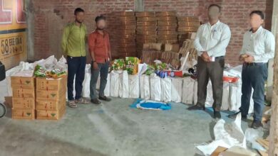 CG News: राजनांदगांव के औंधी में खुले में मिला जहरीले कीटनाशकों का जखीरा, मचा हड़कंप