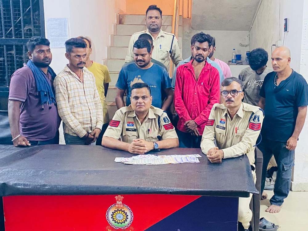 Bilaspur में जुआ फड़ पर पुलिस की रेड, 10 जुआरी गिरफ्तार Bilaspur में जुआ फड़ पर पुलिस की रेड, 10 जुआरी गिरफ्तार
