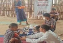 सेवा, समर्पण और जिजीविषा की मिसाल सात बार नदियां पार कर स्वास्थ्य दल पहुंचा तुमेरादी