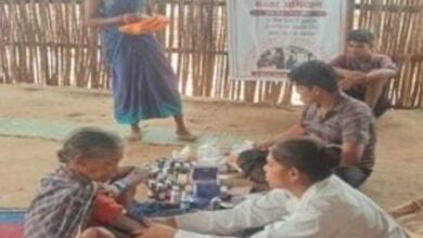 सेवा, समर्पण और जिजीविषा की मिसाल सात बार नदियां पार कर स्वास्थ्य दल पहुंचा तुमेरादी