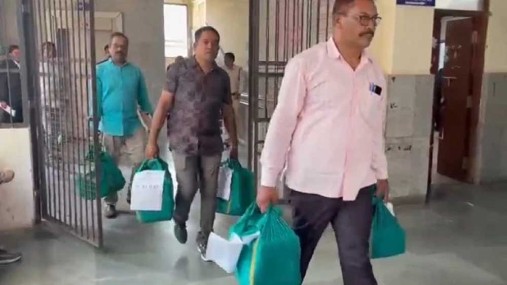 छत्तीसगढ़ कोल लेवी घोटाले में बड़ा खुलासा, कांग्रेस कार्यालय राजीव भवन तक पहुंची ₹104 करोड़ की रकम छत्तीसगढ़ कोल लेवी घोटाले में बड़ा खुलासा, कांग्रेस कार्यालय राजीव भवन तक पहुंची ₹104 करोड़ की रकम