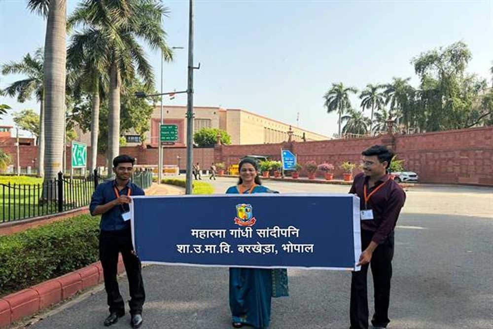 महात्मा गांधी सान्दीपनि विद्यालय के विद्यार्थियों ने किया संसद भवन का भ्रमण महात्मा गांधी सान्दीपनि विद्यालय के विद्यार्थियों ने किया संसद भवन का भ्रमण
