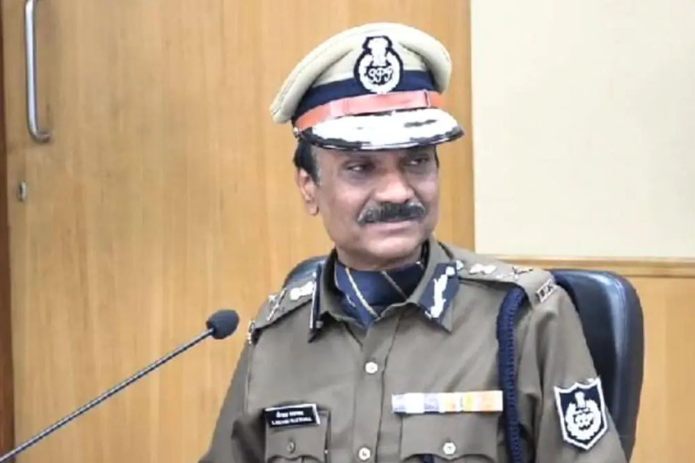 DGP कैलाश मकवाना की रिटायरमेंट डेट पर विवाद, गृह विभाग ने कहा- बदलाव संभव नहीं DGP कैलाश मकवाना की रिटायरमेंट डेट पर विवाद, गृह विभाग ने कहा- बदलाव संभव नहीं