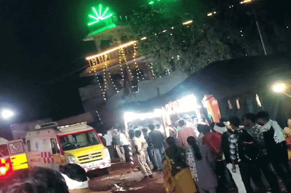 ग्वालियर में मंदिर के बाहर ट्रक का कहर, 15 श्रद्धालुओं की मौत