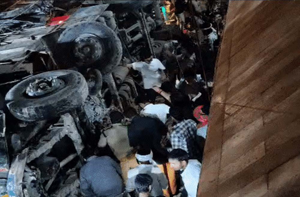 ग्वालियर हादसा: ‘मेरे बेटे को पुलिस ने मार डाला’, गौरव की मां का फूटा गुस्सा ग्वालियर हादसा: ‘मेरे बेटे को पुलिस ने मार डाला’, गौरव की मां का फूटा गुस्सा