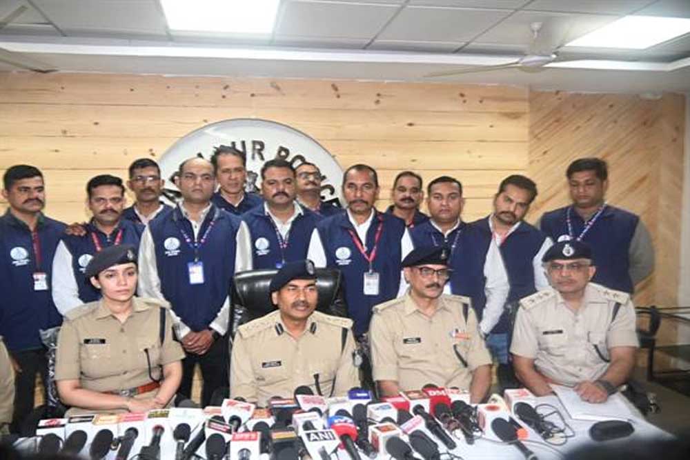 मध्यप्रदेश पुलिस की बड़ी कार्रवाई: कंटेनर में छिपाकर ले जाया जा रहा 871 किलो से अधिक गांजा जब्त, दो आरोपी गिरफ्तार