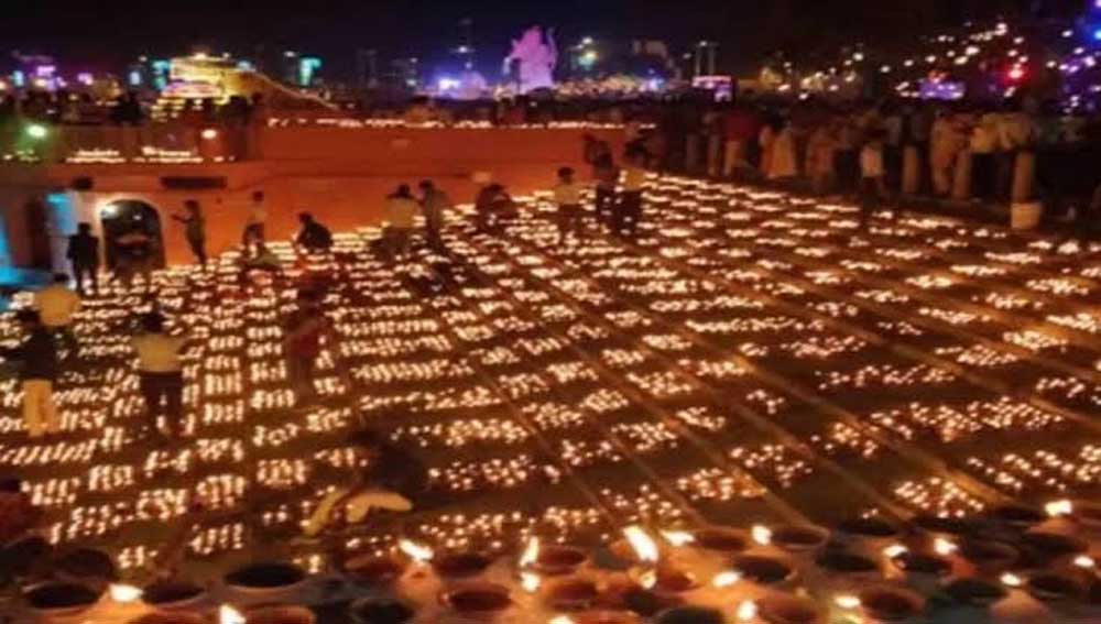 त्रेता युग जैसा नजारा पेश करने को तैयार अयोध्या, दीपोत्सव पर रोशनी और फूलों से सजेगी रामनगरी त्रेता युग जैसा नजारा पेश करने को तैयार अयोध्या, दीपोत्सव पर रोशनी और फूलों से सजेगी रामनगरी