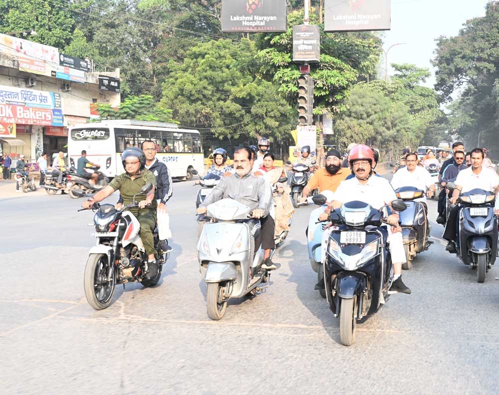 उप मुख्यमंत्री अरुण साव निकले स्कूटी पर, शहर भ्रमण कर सफाई और निर्माण कार्यों का किया निरीक्षण उप मुख्यमंत्री अरुण साव निकले स्कूटी पर, शहर भ्रमण कर सफाई और निर्माण कार्यों का किया निरीक्षण