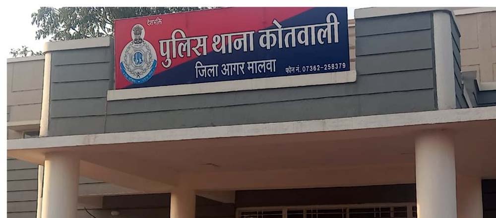 आगर मालवा में पुलिसकर्मी ने मौके पर दिया सीपीआर आगर मालवा में पुलिसकर्मी ने मौके पर दिया सीपीआर