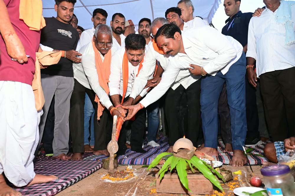 उप मुख्यमंत्री विजय शर्मा ने 78.51 लाख रुपए के दो सीसी सड़क सह नाली निर्माण कार्यों का किया भूमिपूजन उप मुख्यमंत्री विजय शर्मा ने 78.51 लाख रुपए के दो सीसी सड़क सह नाली निर्माण कार्यों का किया भूमिपूजन