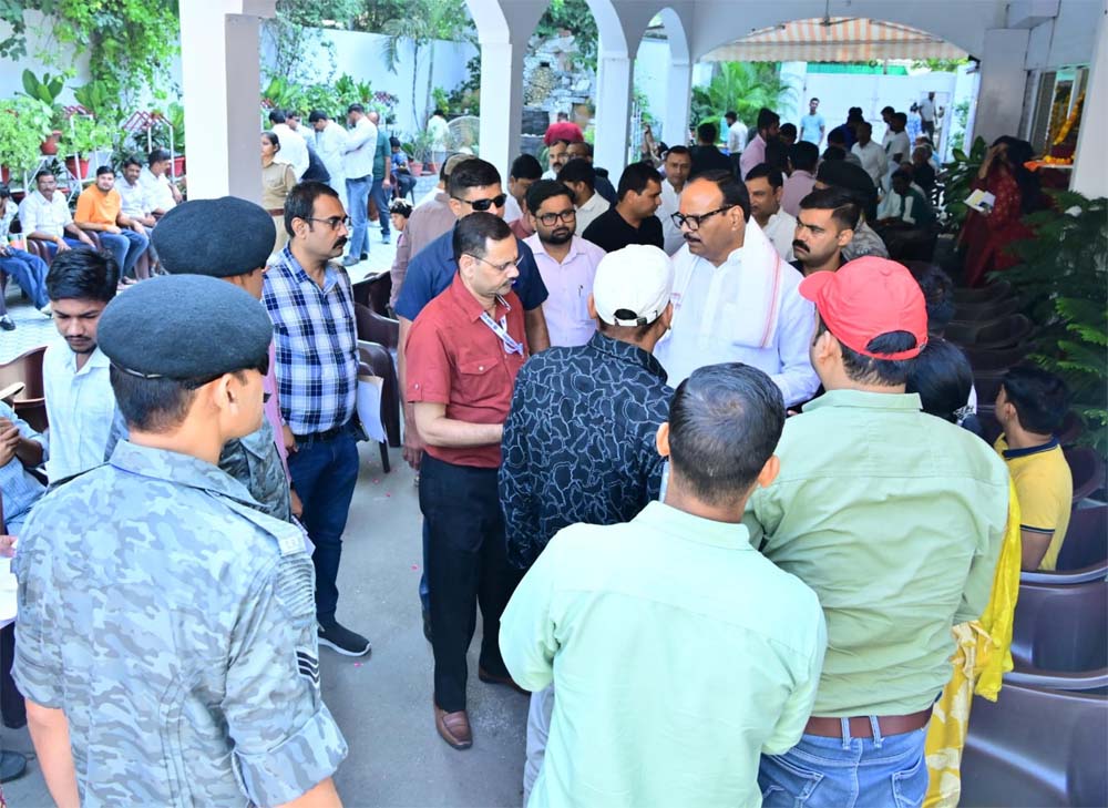 जनता की समस्या दूर करना सर्वोच्च प्राथमिकता: ब्रजेश पाठक जनता की समस्या दूर करना सर्वोच्च प्राथमिकता: ब्रजेश पाठक