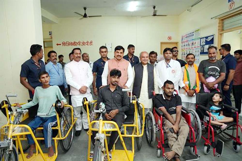 मुख्यमंत्री डॉ. यादव ने मुरैना जिला दिव्यांगजन पुनर्वास केंद्र का किया निरीक्षण मुख्यमंत्री डॉ. यादव ने मुरैना जिला दिव्यांगजन पुनर्वास केंद्र का किया निरीक्षण