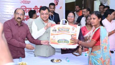 सेवा संकल्प अभियान के तहत मितानिन दीदियों का कैबिनेट मंत्री  लखन लाल देवांगन ने किया सम्मान, जनसेवा में योगदान की सराहना की